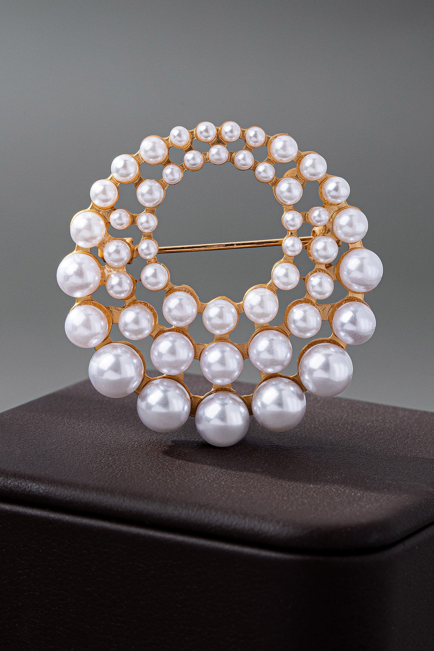 Vintage Graduated Pearl Brooch Pin