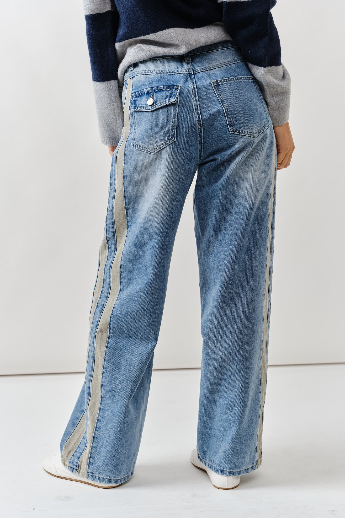 Daisy Contrast Detail Slouchy Straight Jeans