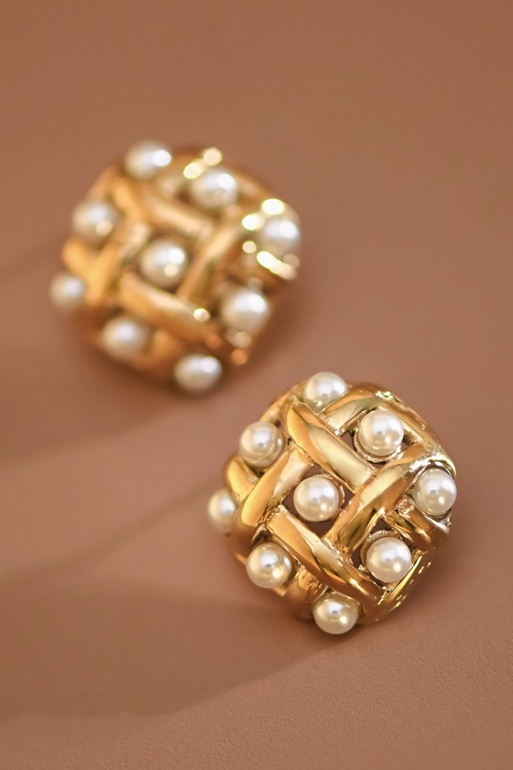 18K Waterproof Non-Tarnish Stainless Steel Basket Pearl Studs