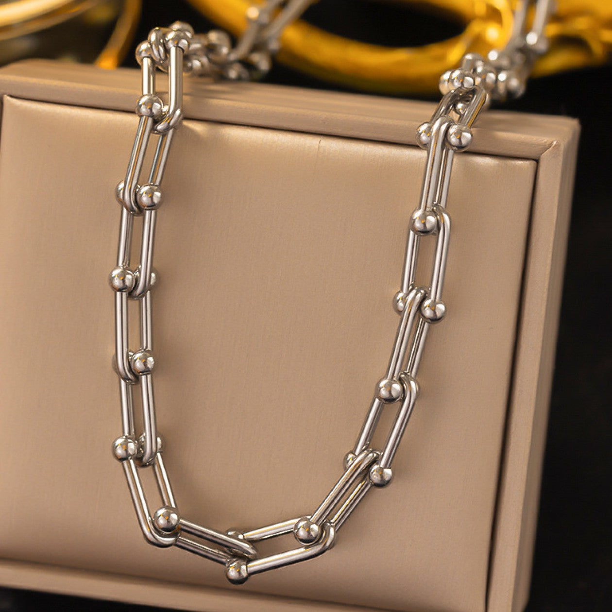 U-Shaped Link Chain Necklace