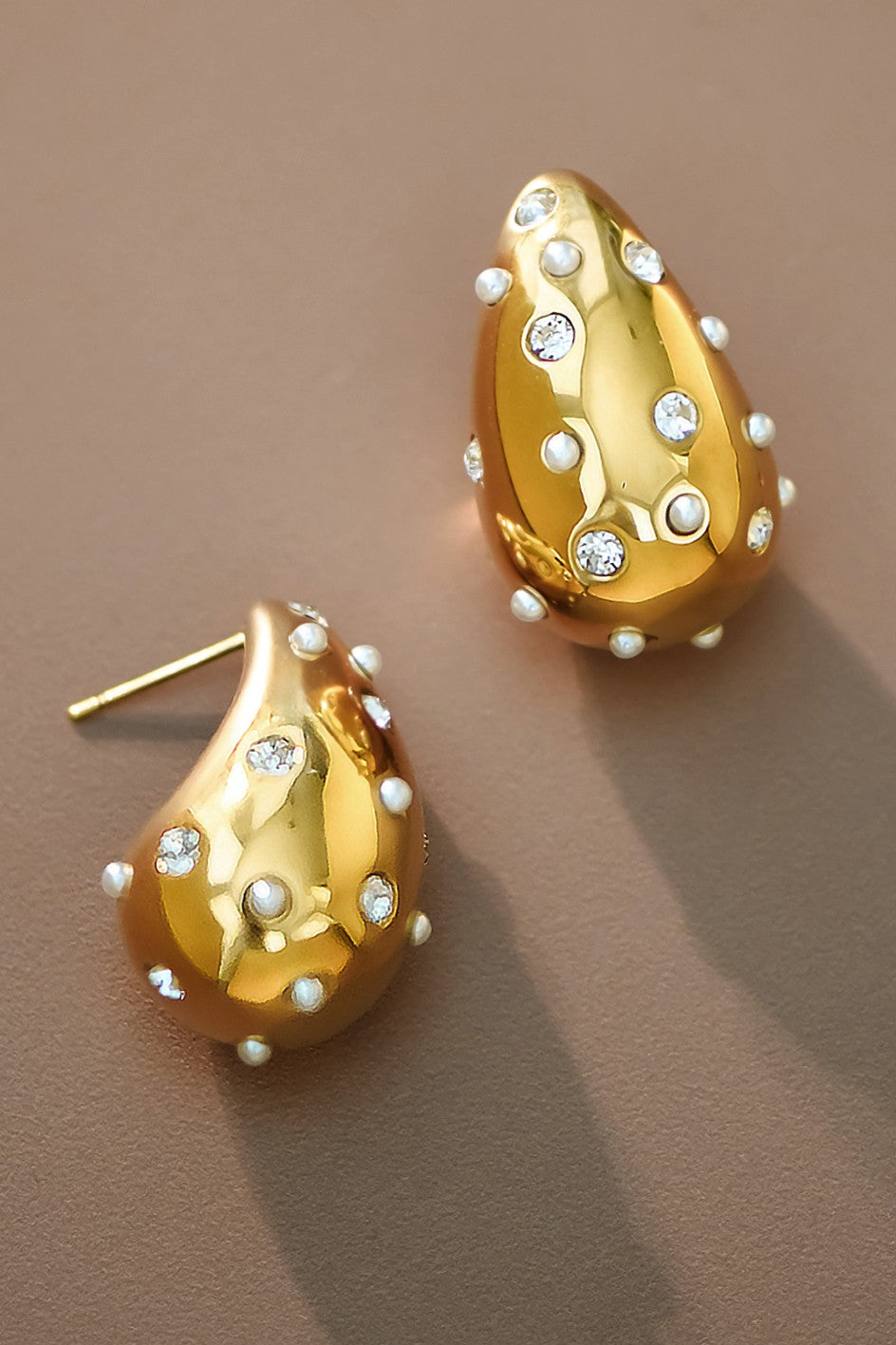 18K Gold Raindrop Studded Earrings.