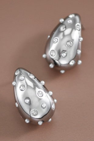 18K Gold Raindrop Studded Earrings.