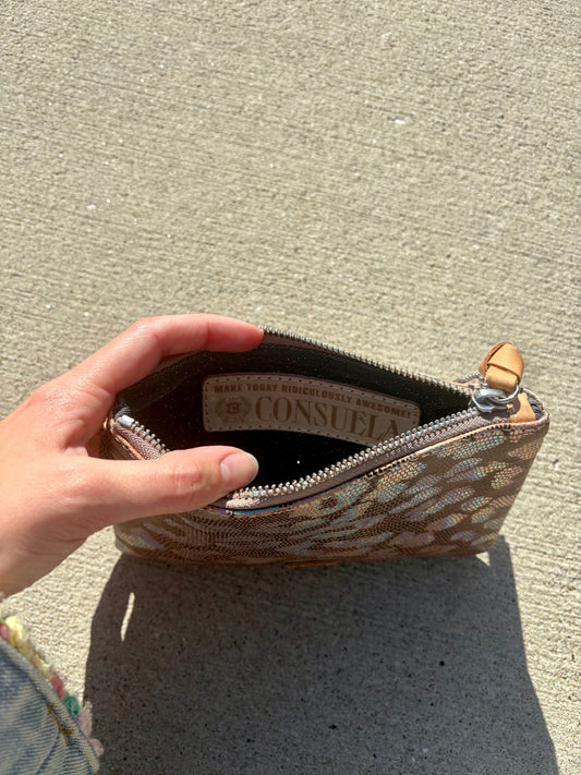 Iris Pouch
