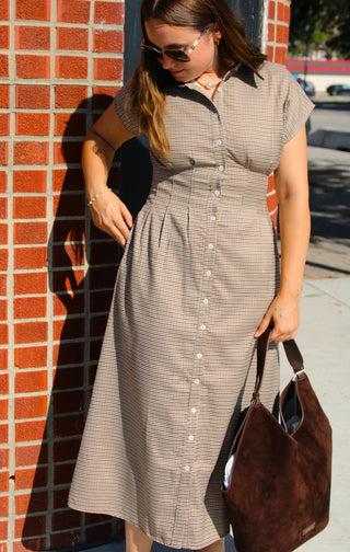     Emily houndstooth collared button down midi dress with defined waist and brown contrast collar