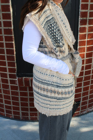Neutral geometric knit sweater vest for women